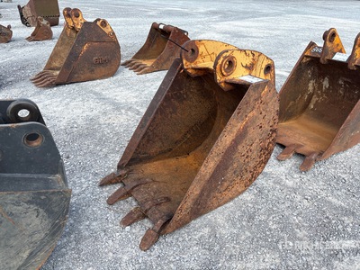 22 in Digging Backhoe Rear Bucket - Fits Case 580K