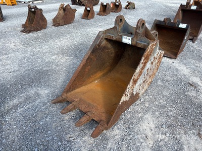 24 in Digging Backhoe Rear Bucket - Fits Ford/New Holland