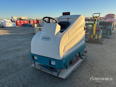 Tennant 7200 Ride-On Floor Scrubber