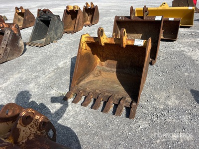 36 in Digging Backhoe Rear Bucket - Fits Case 580K