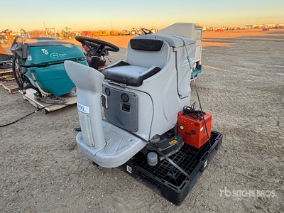 Dustance Hurricane XTT Ride-On Floor Scrubber