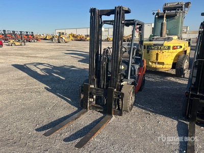 2010 Toyota 8FGU32 6500 lb Pneumatic Tire Forklift