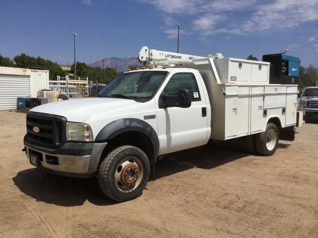 2006 Ford F-550 XL Super Duty 4x4 Service Truck w/ Crane