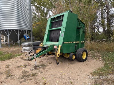 John Deere 435 Round Baler