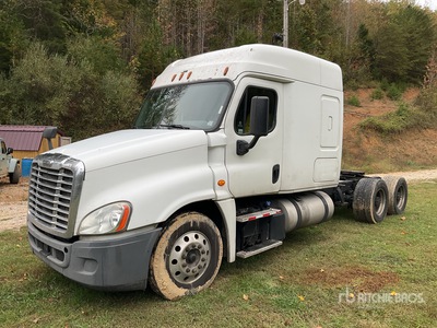 2015 Freightliner Cascadia 113 6x4 Ciągnik siodłowy T/A z kabiną sypialną