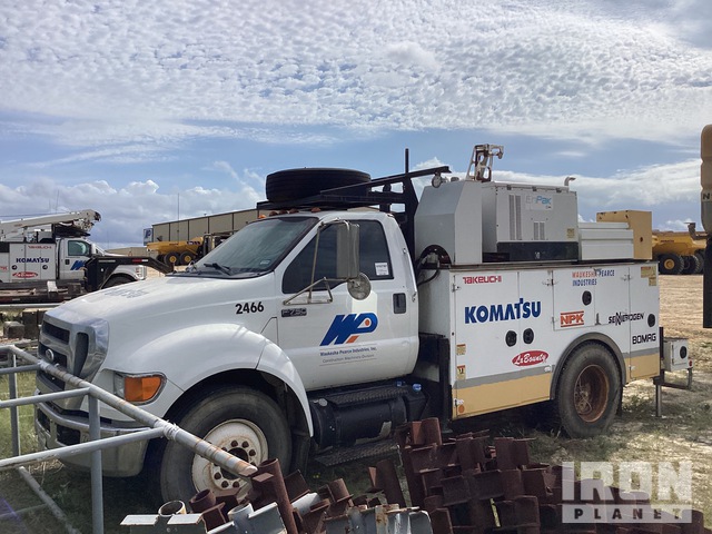 2013 Ford F-750 XL 4x2 Service Truck