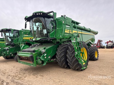 2023 John Deere X9 1100 4x4 Combine Harvester