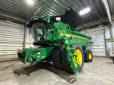 2023 John Deere X9 1000 Combine Harvester