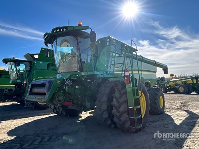2017 John Deere S690 Combine Harvester