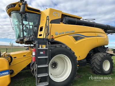 2023 New Holland CR9.90 Combine Harvester