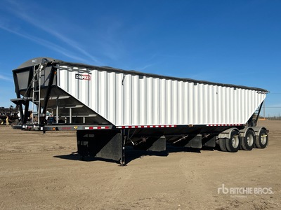 2015 Doepker 44 ft Tri/A Grain Trailer