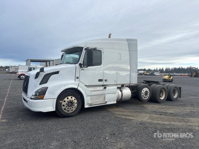 2008 Volvo VNL630 8x4 Tracteur routier couchette