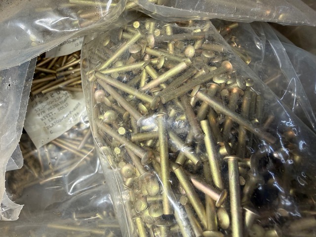 Lot of (800) Bags Rivets