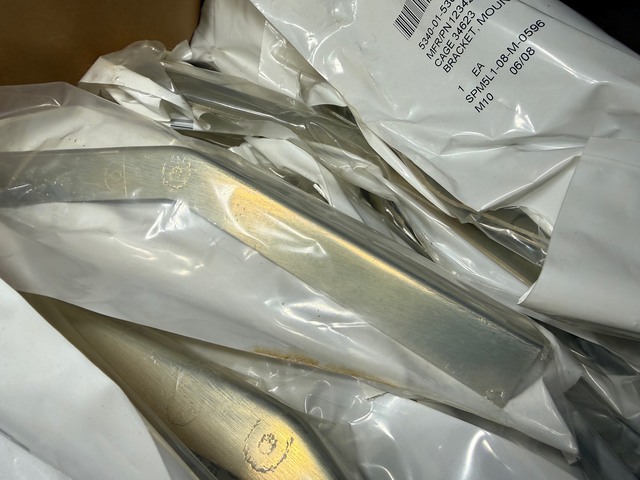 Lot of (1,700) Bracket, Mounting