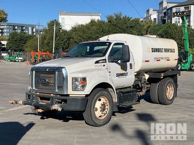 2017 Ford F-650 4x2 Camion cisterna de agua
