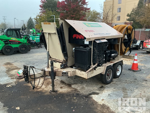 2016 Finn BB-302 Mulch blower trailer Mulch Blower