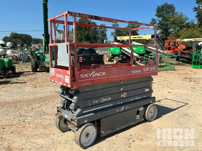 2018 Skyjack SJIII-3226 Electric Piattaforma aerea verticale