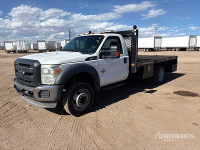 2013 Ford F-550 XL 4x2 Ciężarówka z płaską platformą