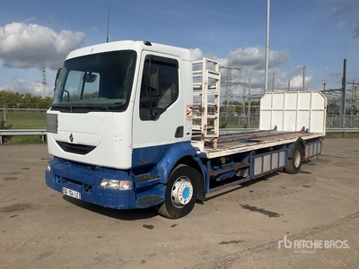 2005 RVI 4x2 Flatbed Truck