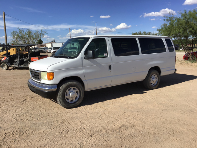 2005 Ford Econoline E-350 Super Duty Passenger Van