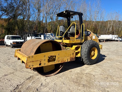 2011 Cat CS-54 Smooth Drum Compactor
