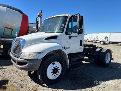 2004 International 4300 4x2 Day Cab Truck Tractor (Inoperable)