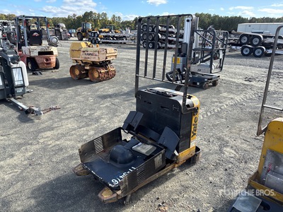 Yale MPB040-EN24T2736 4000 lb Electric Pallet Jack