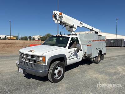 Altec 30.6 ft on 2002 Chevrolet C3500 4x2 Bucket Truck