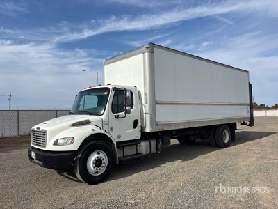2015 Freightliner M2 106 4x2 Furgoneta caja cerrada