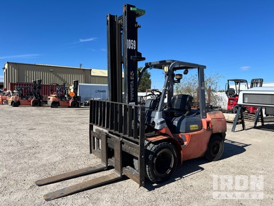 2006 (unverified) Toyota 7FDKU40 7900 lb Pneumatic Tire Forklift