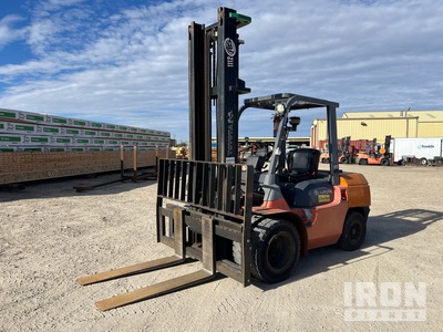 2006 (unverified) Toyota 7FDKU40 8100 lb Pneumatic Tire Forklift