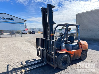 2005 (unverified) Toyota 7FDKU40 8200 lb Pneumatic Tire Forklift