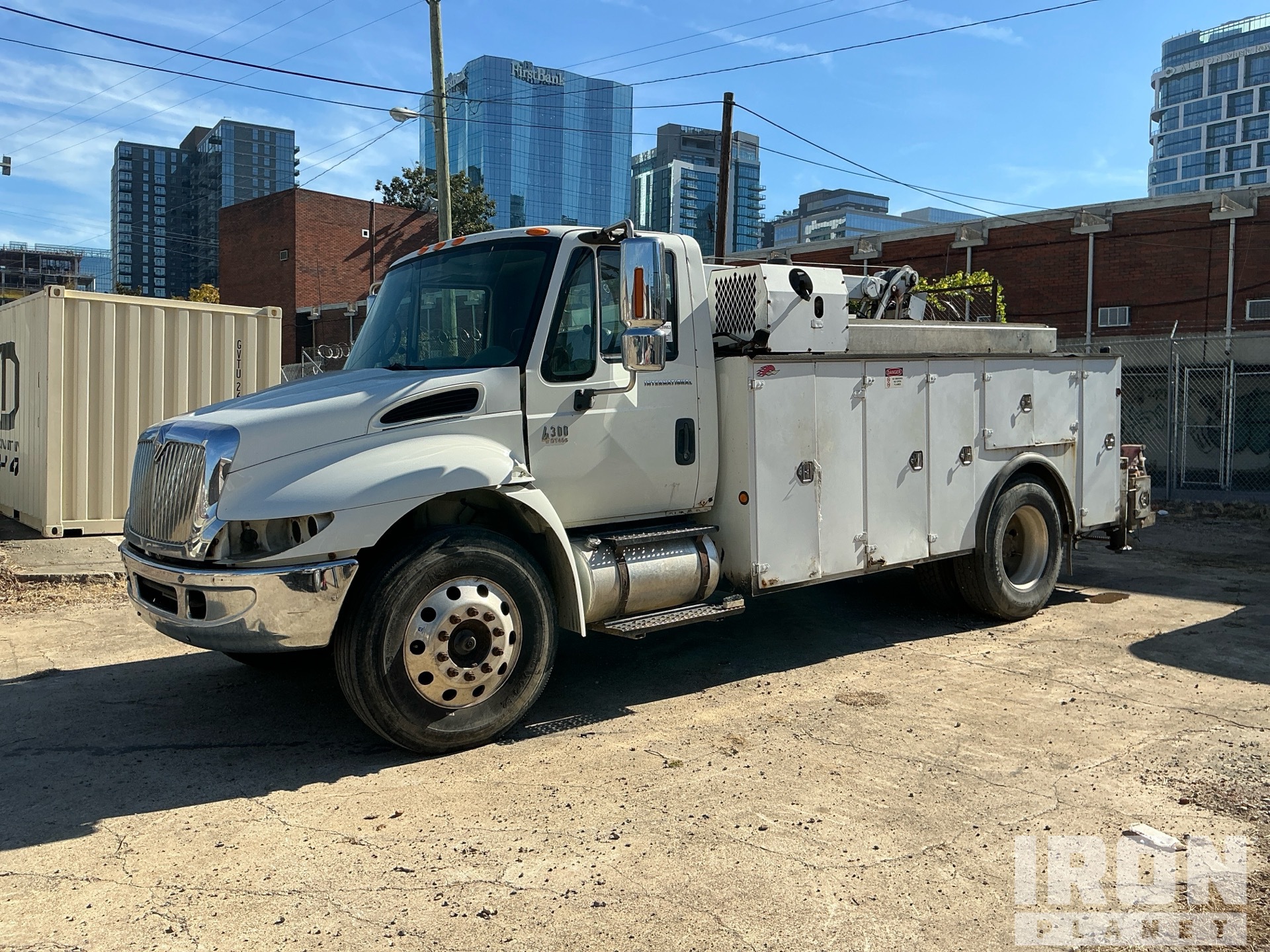 2003 International 4300 4x2 Service Truck