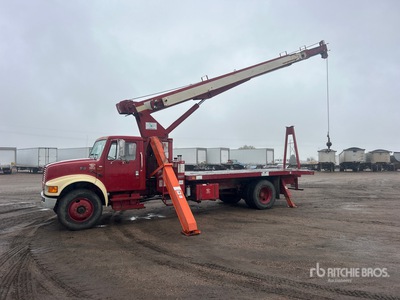 Simon-ro TC2863 28800 lb Straight Boom on 1996 International 4700 4x2 Crane Truck