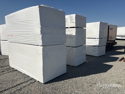 Quantity of (8) 96 in x 48 in Polyiso Insulation その他 - 店舗 & 倉庫