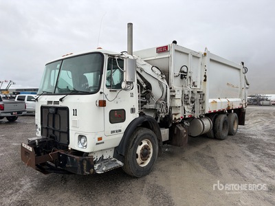 2006 Autocar WX Side Loader Camión recolector de residuos