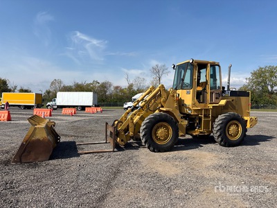 1990 Cat IT28 Pala gommata