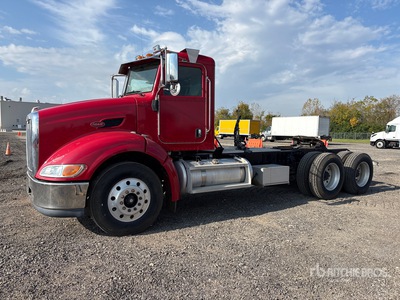 2009 Peterbilt 384 6x4 Cabeza Tractora Cabina Dormitorio (Inoperable)