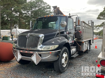 Jo Mac AF8021 3000 lb Knuckle Boom on 2005 International 4400 4x2 Flatbed Truck with Crane