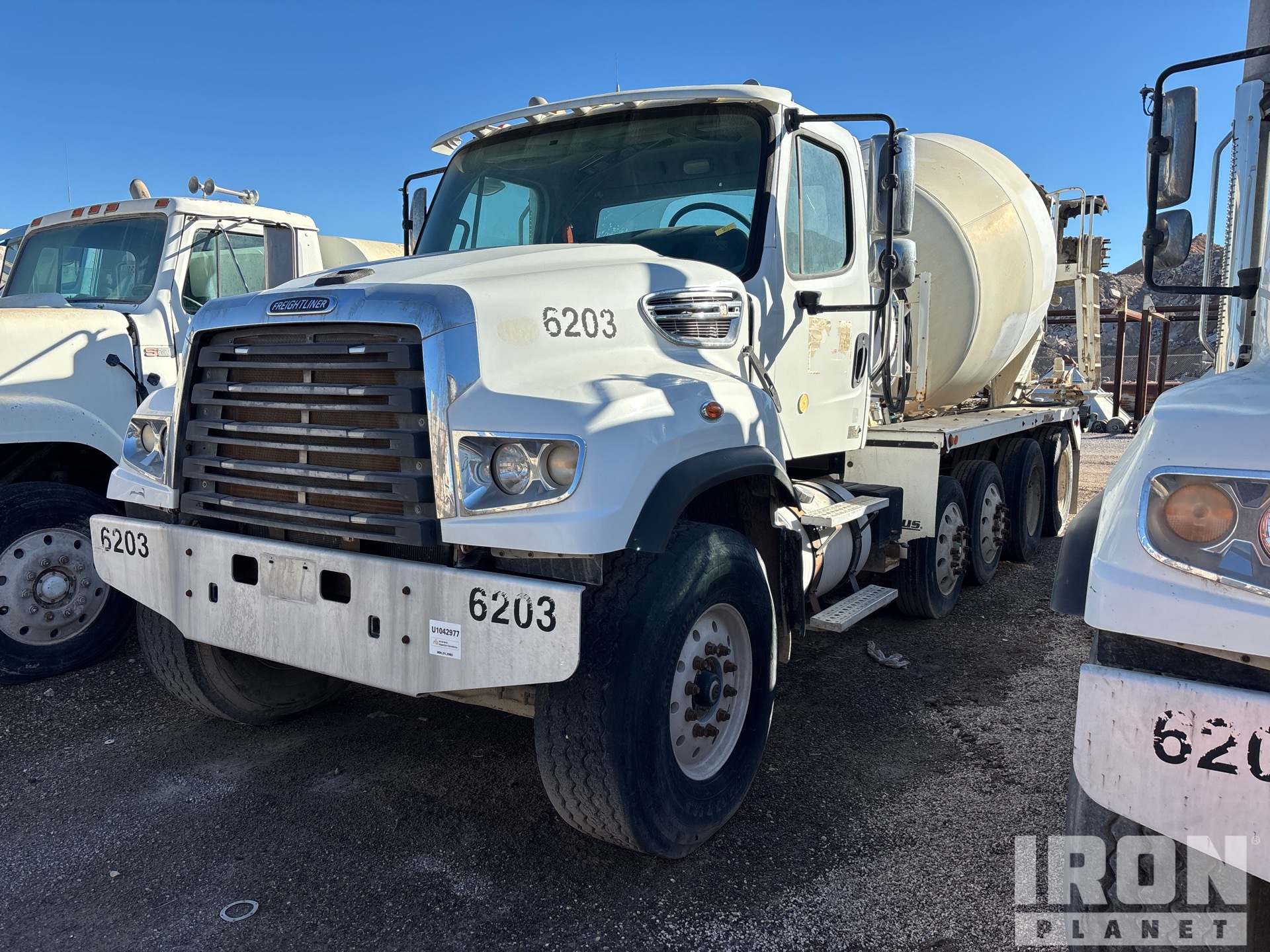 2012 Freightliner 114SD 8x4 Twin-Steer Mixer vrachtwagen