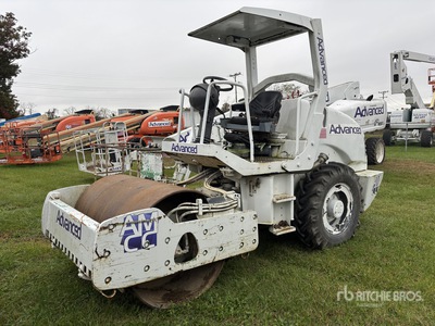 2011 Hamm 3205 Vibratory Smooth Drum Compactor