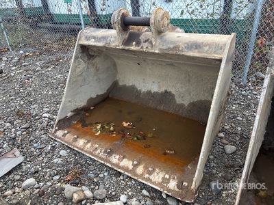 64 in Q/C Cleanup Excavator Bucket - Fits Cat 320