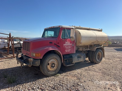 2001 International 4900 2000 gal 4x2 Ciężarówka na wodę