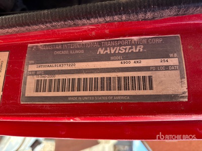 2001 International 4900 2000 gal 4x2 Water Truck