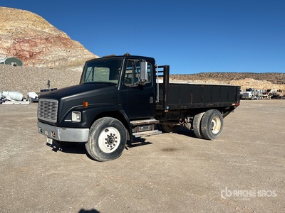 1999 Freightliner FL70 4x2 Platte vrachtwagen