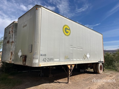 1975 Comet 27 DVT 30 ft S/A Van Trailer