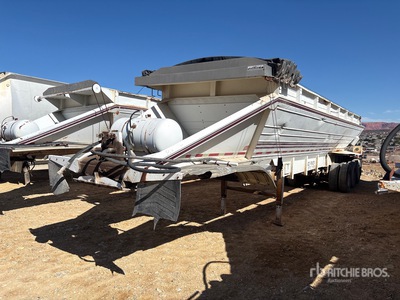 1997 Red River LB339 44 ft Tri/A Live Bottom Trailer