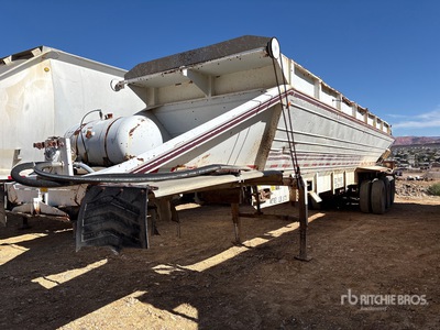 1996 Red River 44 ft Tri/A Live Bottom Trailer