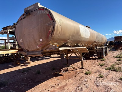 1970 Butler 9500 gal T/A Spread Axle Water Tank Trailer