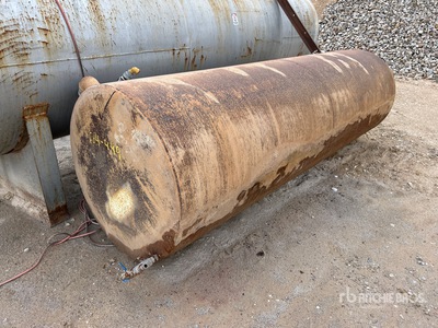 1000 gal Nevada tank & Casing 144 inches L x 46 inch Diameter Réservoir d'eau